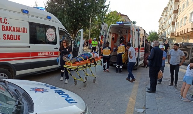 Ankara&#039;da hafif ticari araçların çarpıştığı kazada 2 kişi yaralandı