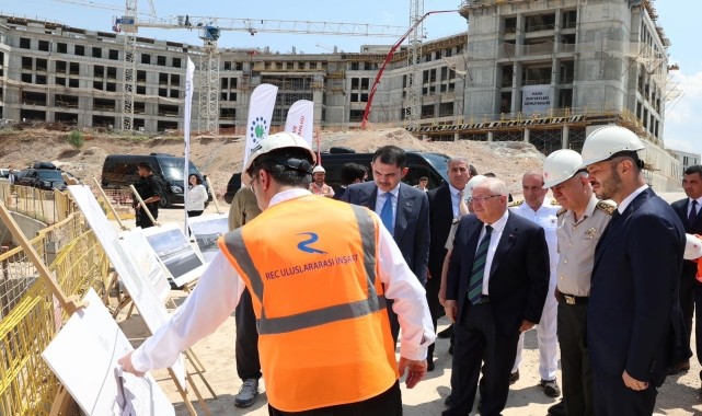 Bakanlar Güler ve Kurum, inşası süren Ay Yıldız yerleşkesindeki çalışmaları inceledi