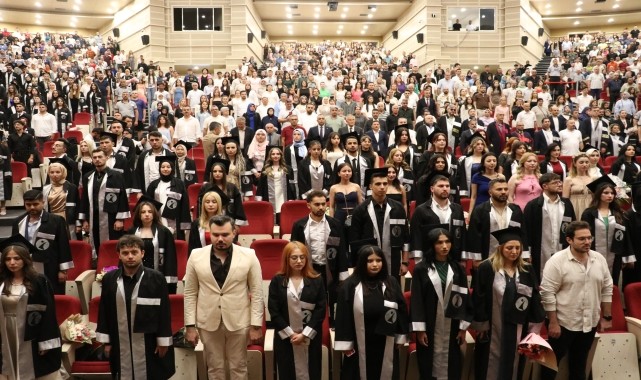 ERÜ İletişim Fakültesinde mezuniyet töreni düzenlendi