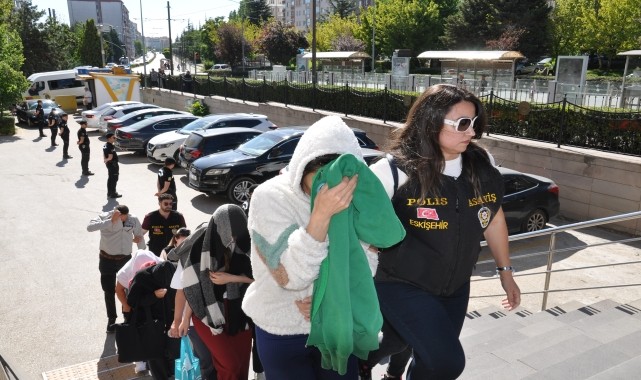 GÜNCELLEME - Eskişehir&#039;de fuhuş operasyonunda 11 şüpheli tutuklandı