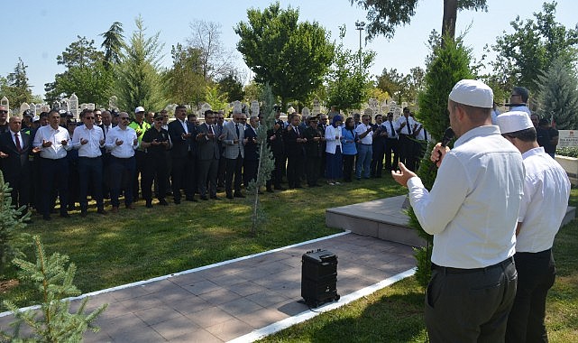 Karaman&#039;da şehitler dualarla anıldı
