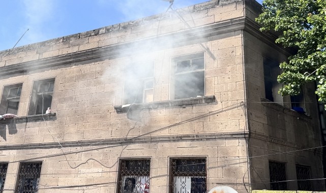 Kayseri&#039;de evde çıkan yangında mahsur kalan 6 kişi kurtarıldı