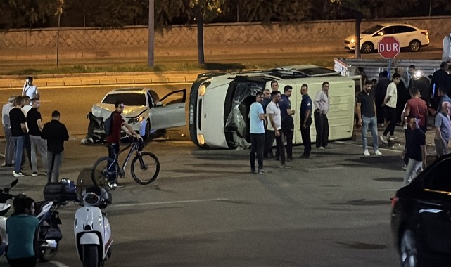 Kayseri&#039;de otomobil ile minibüsün çarpıştığı kazada 9 kişi yaralandı