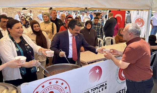 Kırşehir&#039;de şehit ailelerinden 2 bin kişiye aşure ikramı