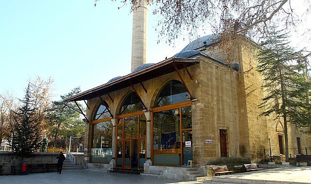 Konya, Aksaray ve Karaman&#039;da vatandaşlara aşure ikram edildi