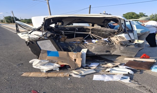 Konya&#039;da minibüsün otomobile arkadan çarpması sonucu 3 kişi yaralandı