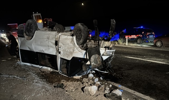 Nevşehir&#039;de minibüs ile otomobilin çarpıştığı kazada 2&#039;si ağır 5 kişi yaralandı