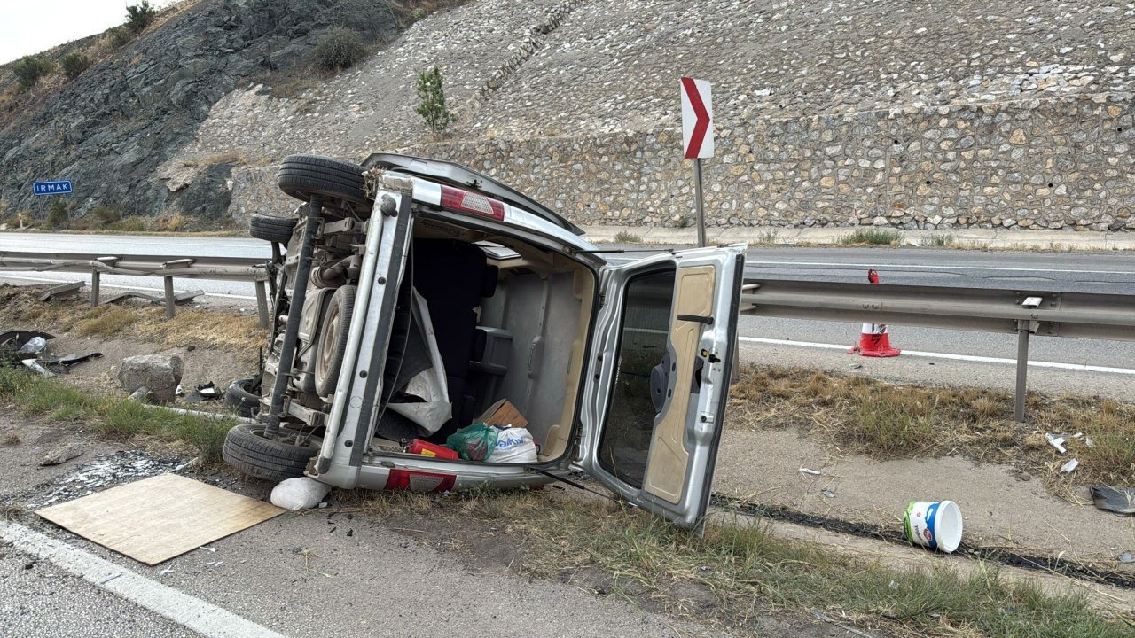 Kırıkkale&#039;de devrilen hafif ticari araçtaki 1 kişi öldü, 1 kişi yaralandı