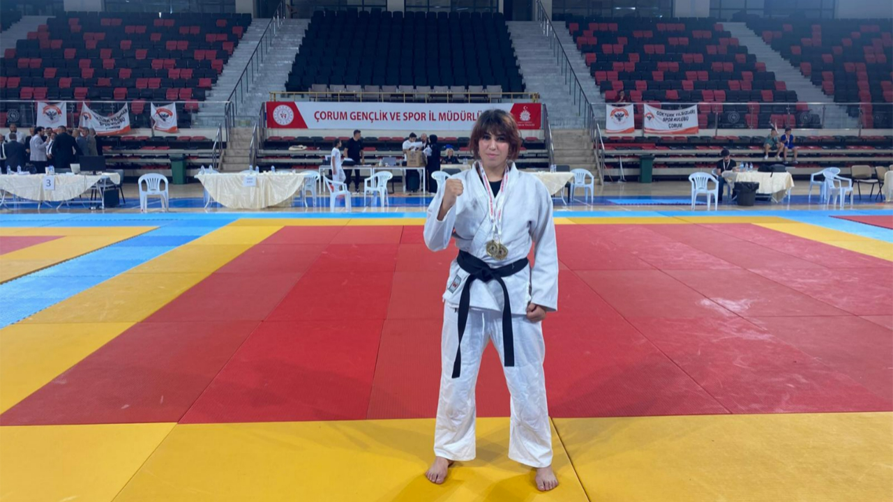 Karaman&#039;ın gururu Ayşegül Ay