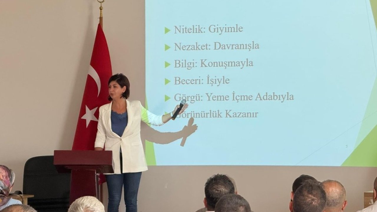 Ulaş&#039;ta kurum çalışanlarına protokol ve nezaket kuralları eğitimi verildi