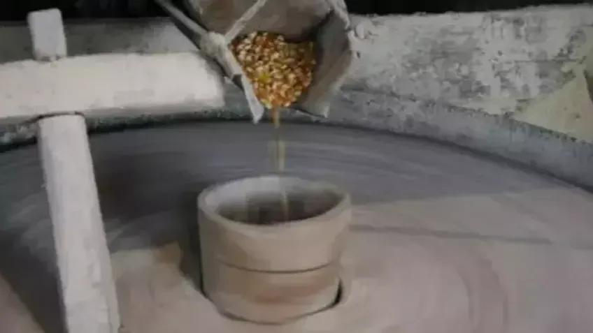 Akçaşehir&#039;de un değirmeni bakıma alındı