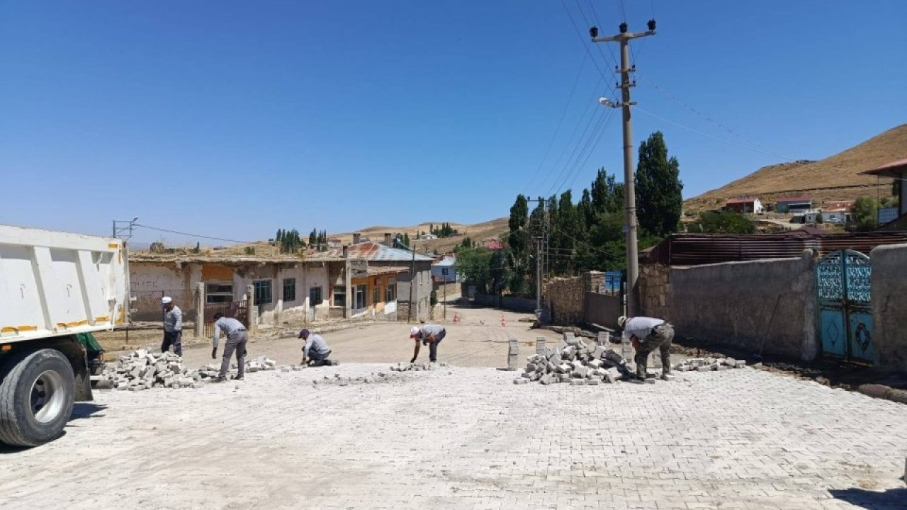 Ulaş&#039;ta kilit parke çalışmaları devam ediyor