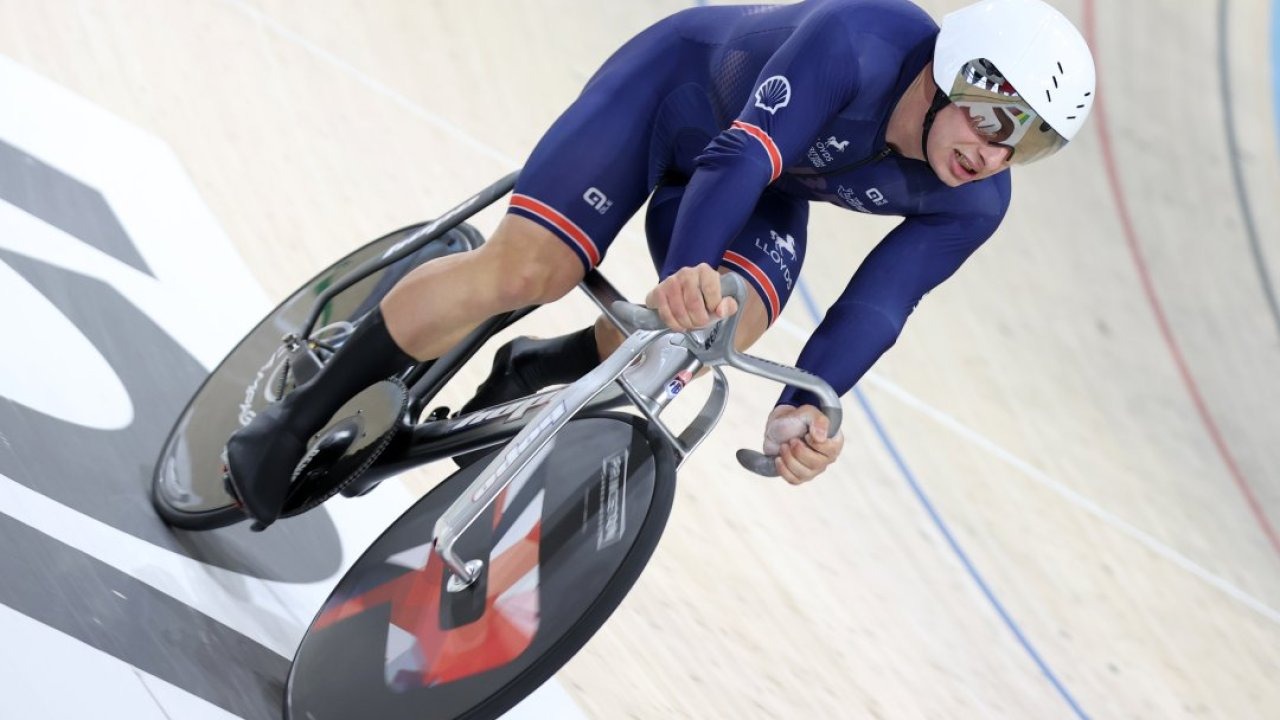 Pist bisikletinde dünya rekoru denemeleri