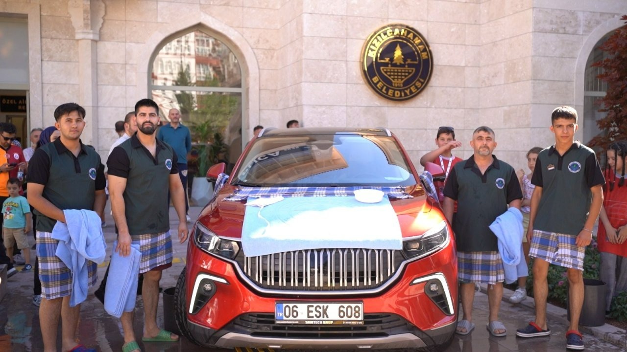 Kızılcahamam&#039;da sünnet şöleninde Togg araçlarla konvoy oluşturuldu