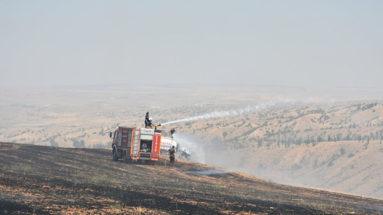 Kırıkkale'de tarlada çıkan örtü yangını itfaiye ekiplerince söndürüldü