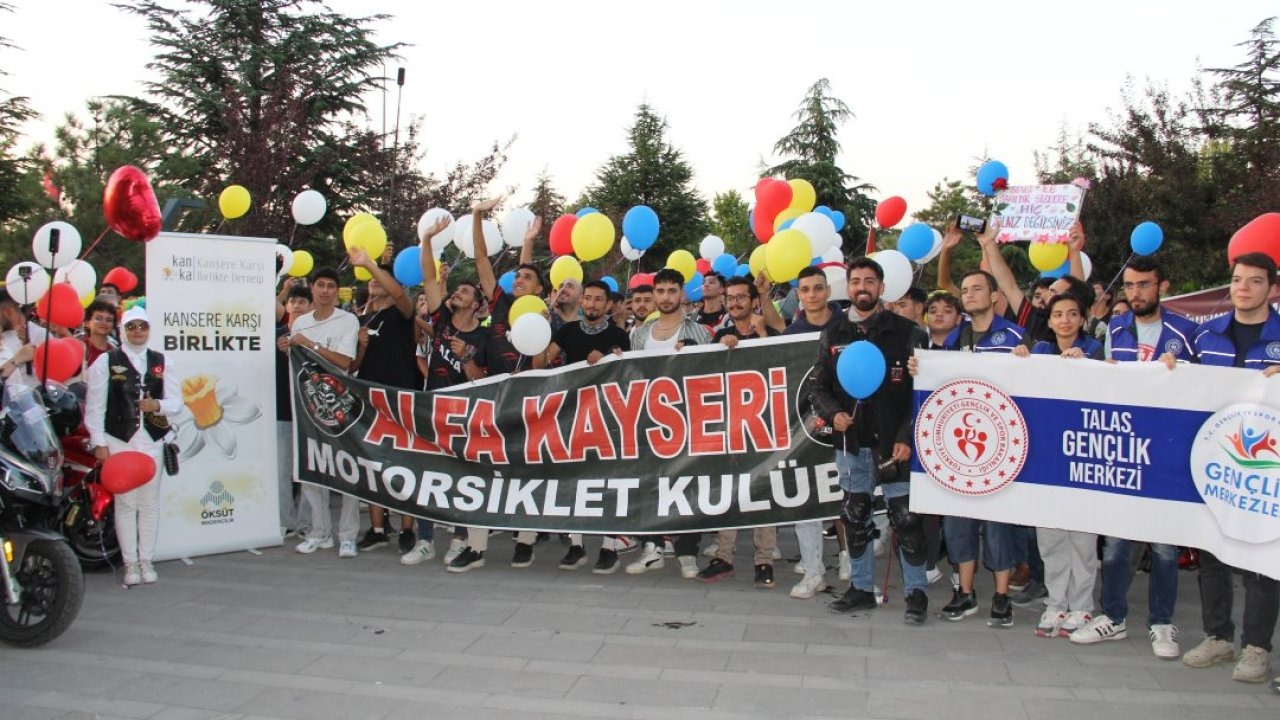Kayseri’de motosikletliler kanser hastası çocuklar için gökyüzüne balon bıraktı