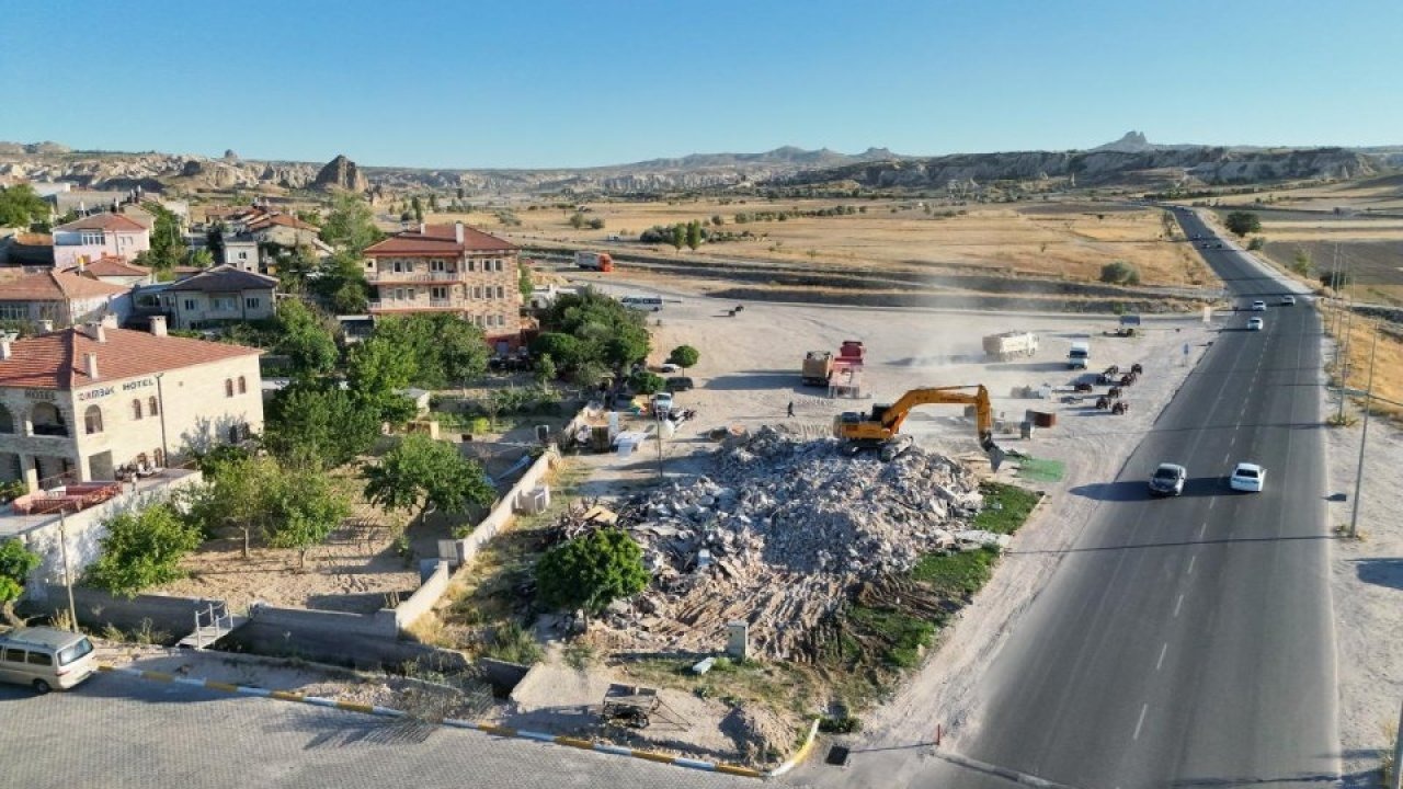 Nevşehir'de doğal sit alanı içerisinde bulunan 2 kaçak yapı yıkıldı