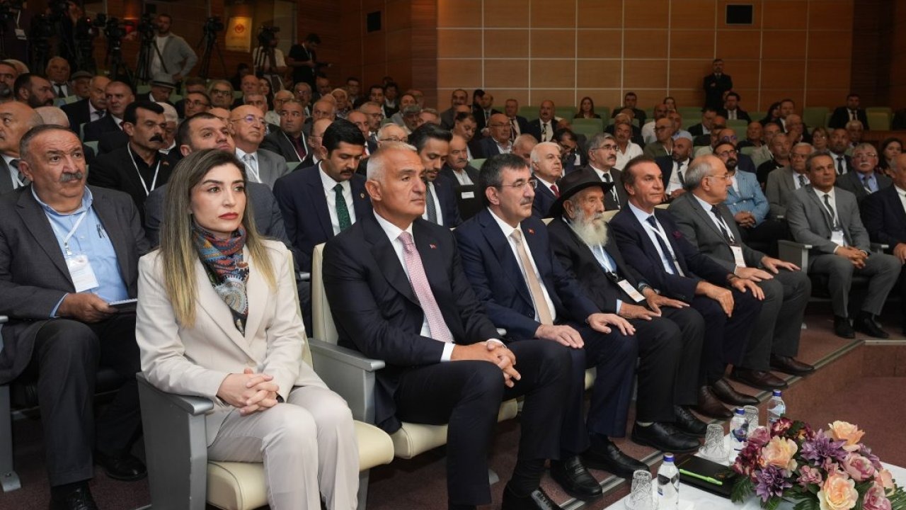 Cumhurbaşkanı Yardımcısı Yılmaz, Alevi İnanç Önderleri ve Cemevi Başkanları İstişare Toplantısı&#039;nda konuştu: