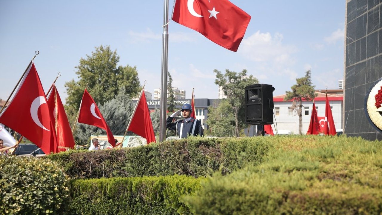 Büyük Zafer&#039;in 103. yılı İç Anadolu&#039;da 7 ilde törenlerle kutlandı