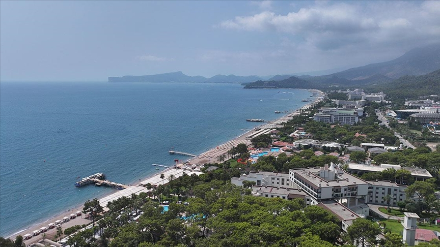 Turist sayısı 12 milyona yaklaştı