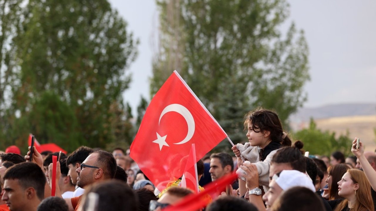 SOLOTÜRK, Sivas Kongresi&#039;nin 106. yıl dönümünde gösteri uçuşu gerçekleştirdi