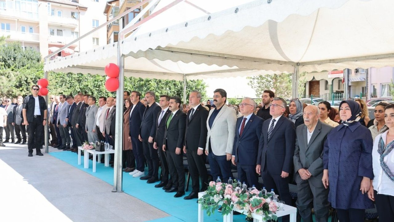 Sivas&#039;ta yapımı tamamlanan Burhan Haksever İlkokulu&#039;nun açılışı yapıldı