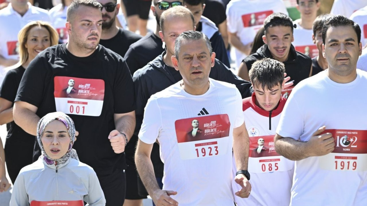CHP Genel Başkanı Özel, "CHP 102. Yıl Koşusu"na katıldı
