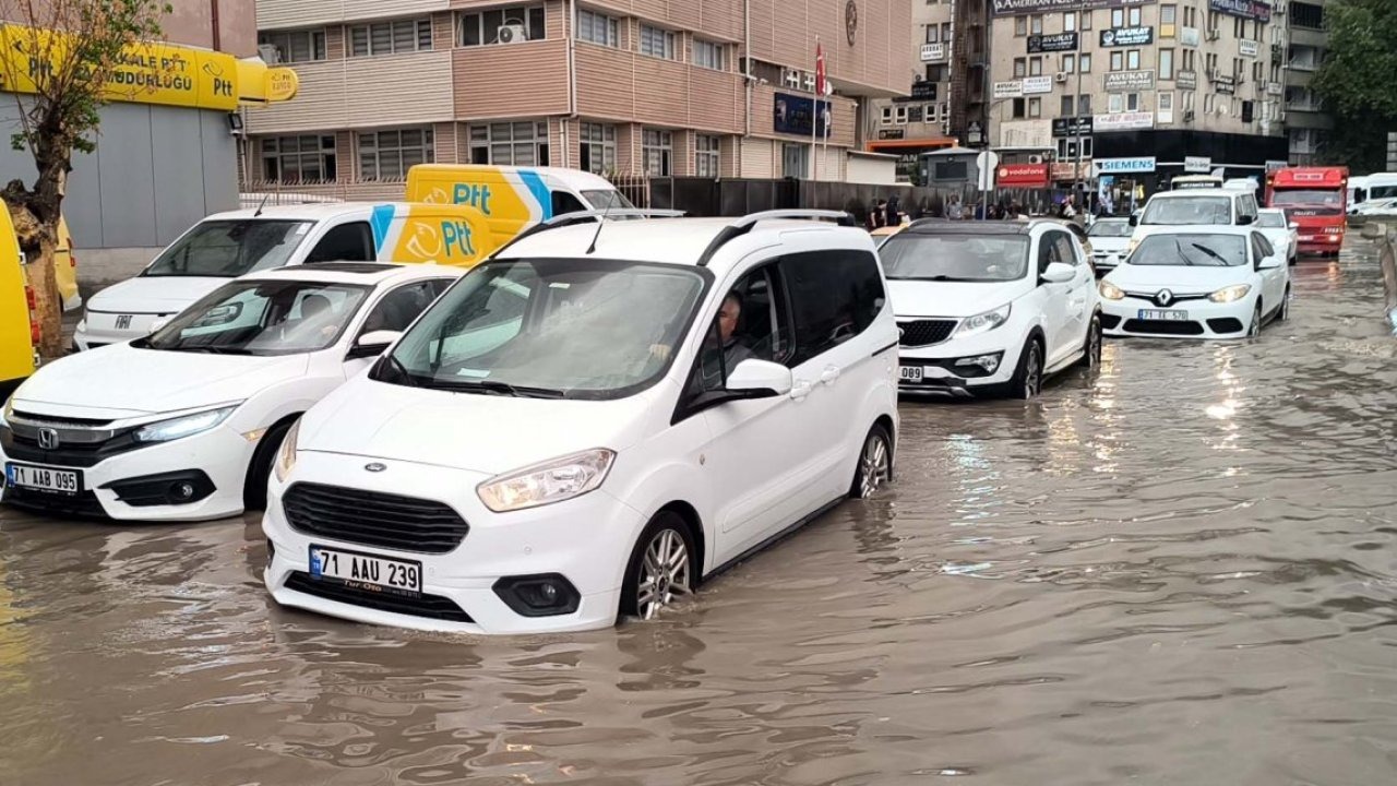 Kırıkkale kent merkezinde sağanak etkili oldu