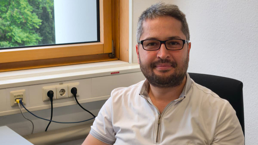 KMÜ’lü akademisyene ödül