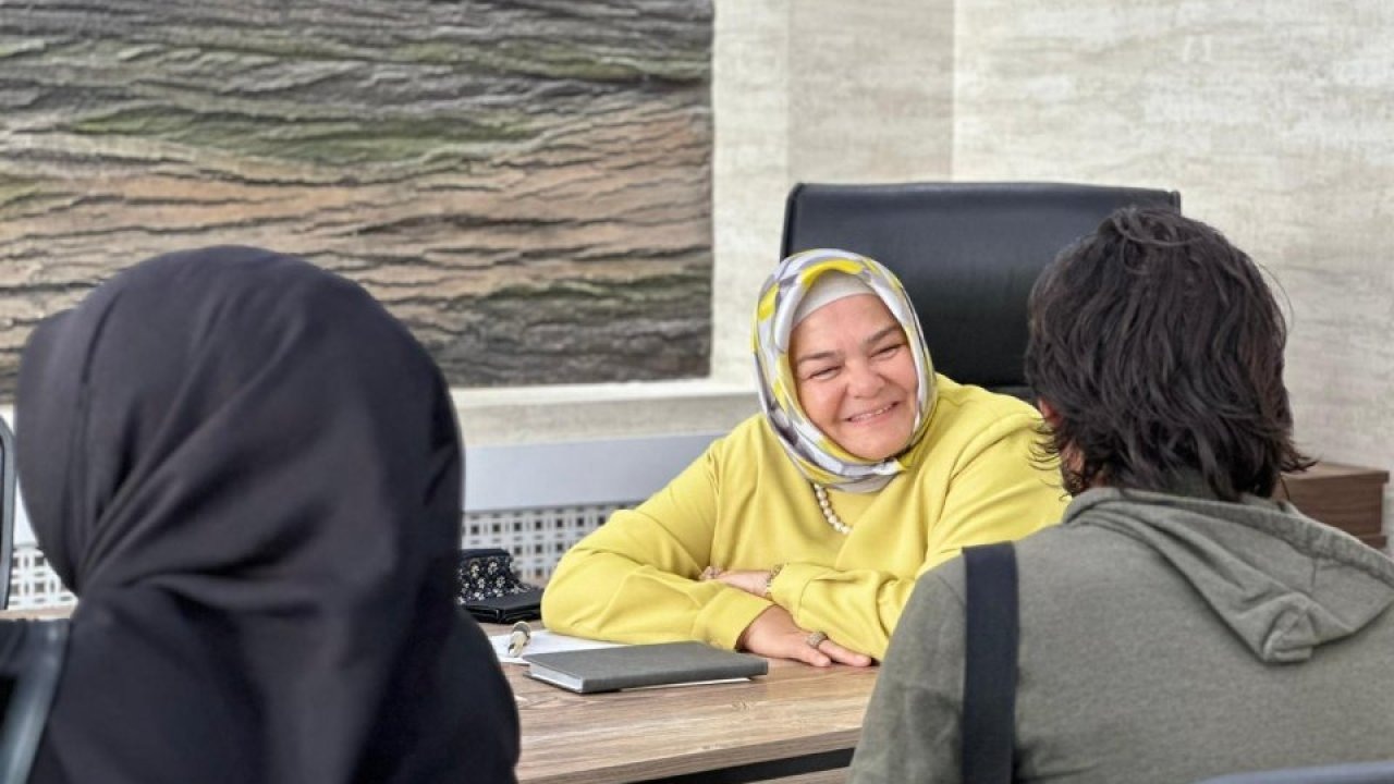 AK Parti&#039;li Gürcan, Eskişehir&#039;de kadın muhtarlar ve vatandaşlarla bir araya geldi