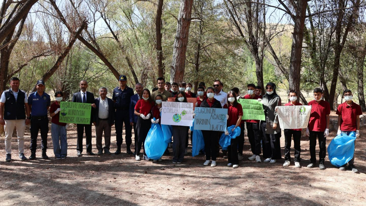 Ayrancı’da öğrenciler doğa için sahada