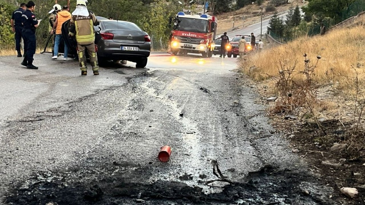 Gölbaşı'nda seyir halindeki otomobil alev aldı