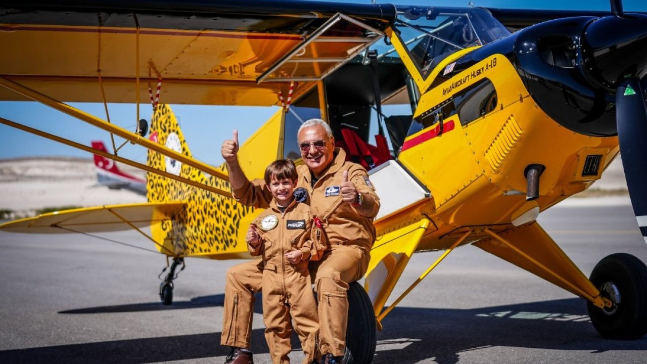 Dede ile torunu Eskişehir&#039;de gösteri uçuşu yaptı