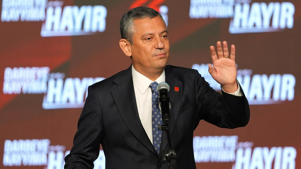 Özgür Özel yeniden genel başkan seçildi