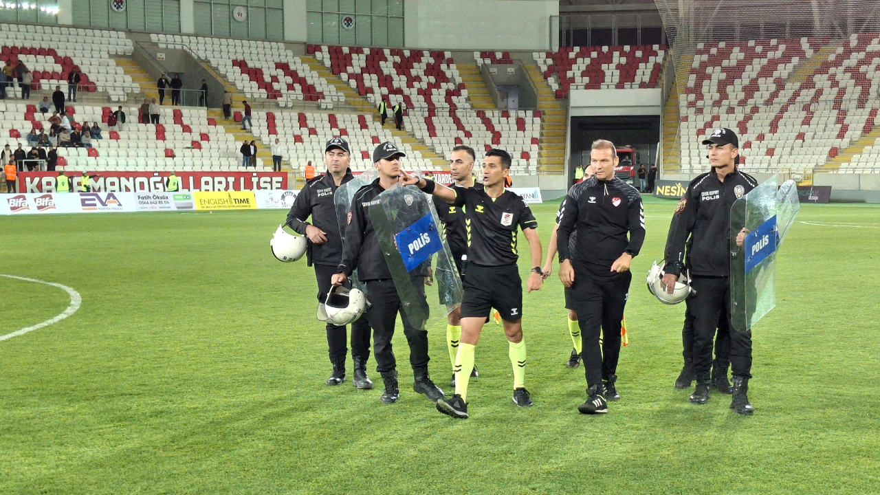 Karaman&#039;ı Hakem doğradı