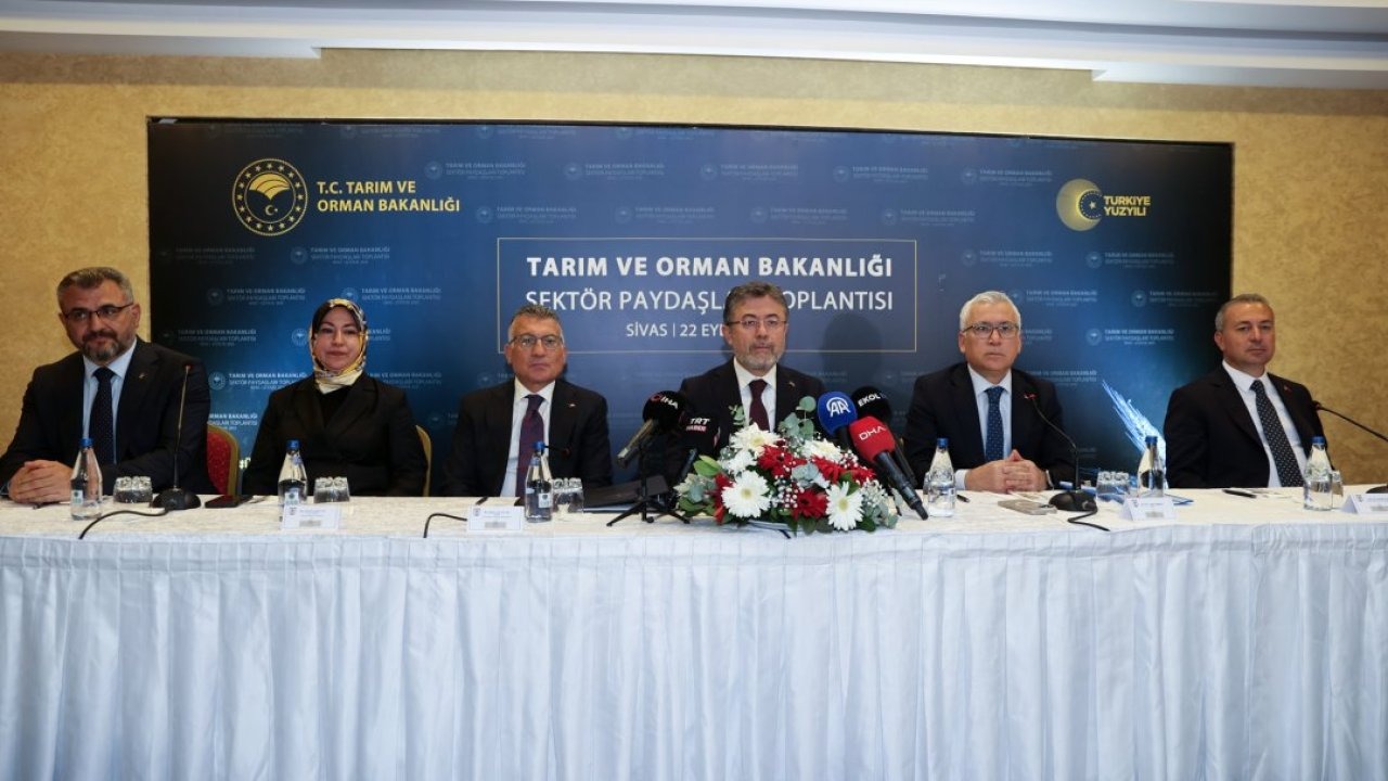 Tarım ve Orman Bakanı Yumaklı, Sivas&#039;ta tarım sektörü temsilcileriyle buluştu: