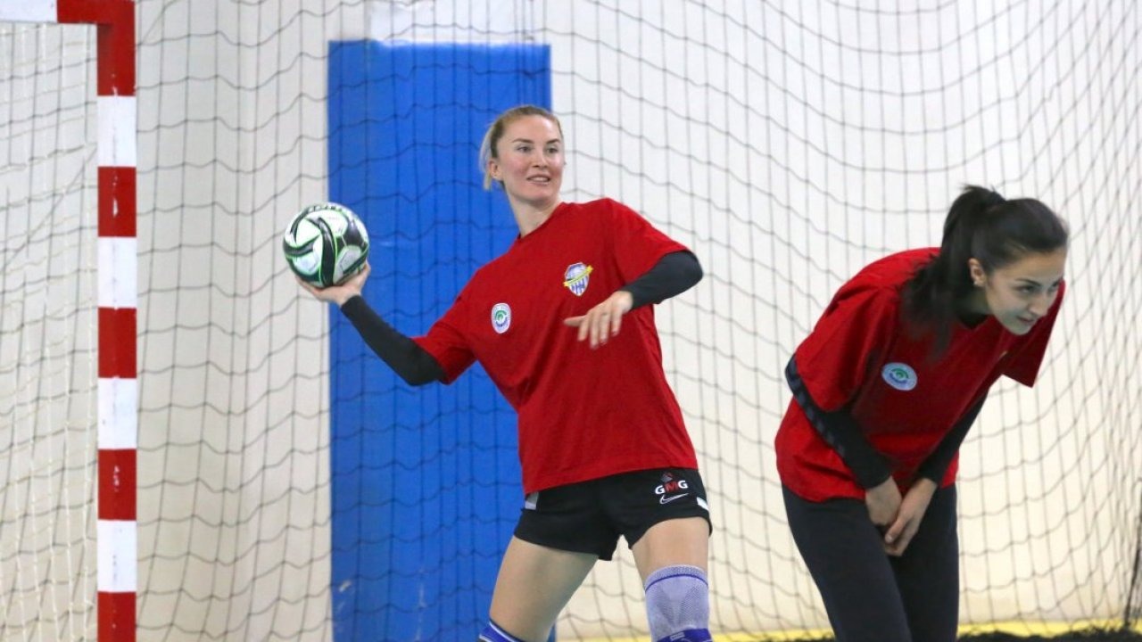 Hentbol Kadınlar Süper Ligi'nin yeni ekibi Odunpazarı'nın hedefi ilk dört