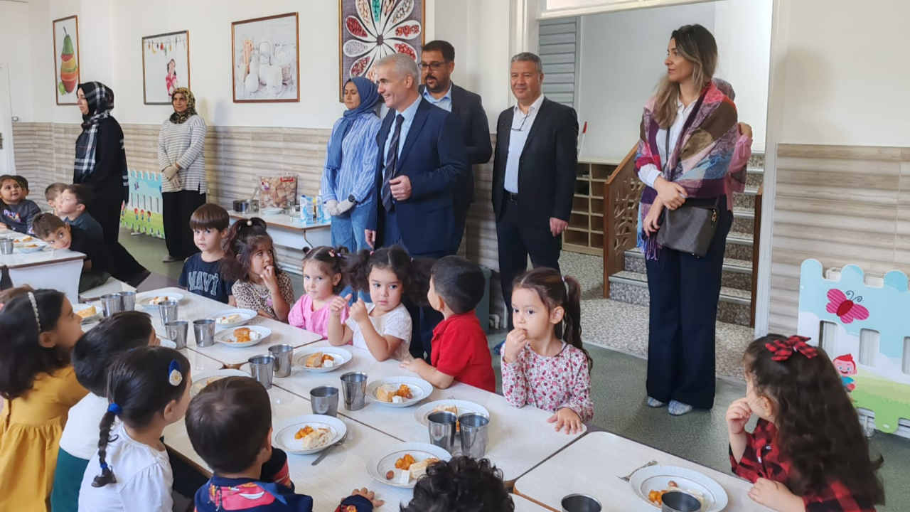 Karamanlı minikler sütle büyüyor