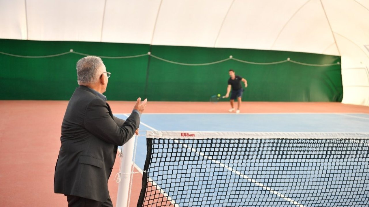 Başkan Büyükkılıç, balon tenis kortlarını ziyaret etti