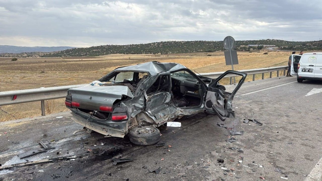Yozgat'ta hafif ticari araç ile otomobilin çarpıştığı kazada 1 kişi öldü, 3 kişi yaralandı