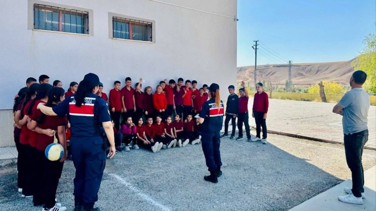 Kırşehir'de köy okullarındaki öğrenciler internet kullanımı hakkında bilgilendirildi