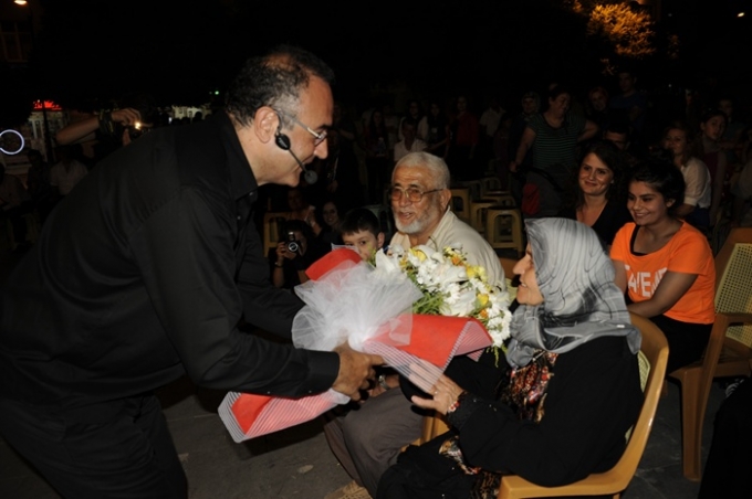 SUNAY AKIN KARAMANLILARI GEÇMİŞE GÖTÜRDÜ