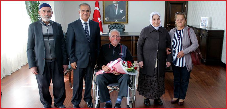 HUZUREVİ SAKİNLERİNDEN VALİ SÜLEYMAN TAPSIZ'A ZİYARET