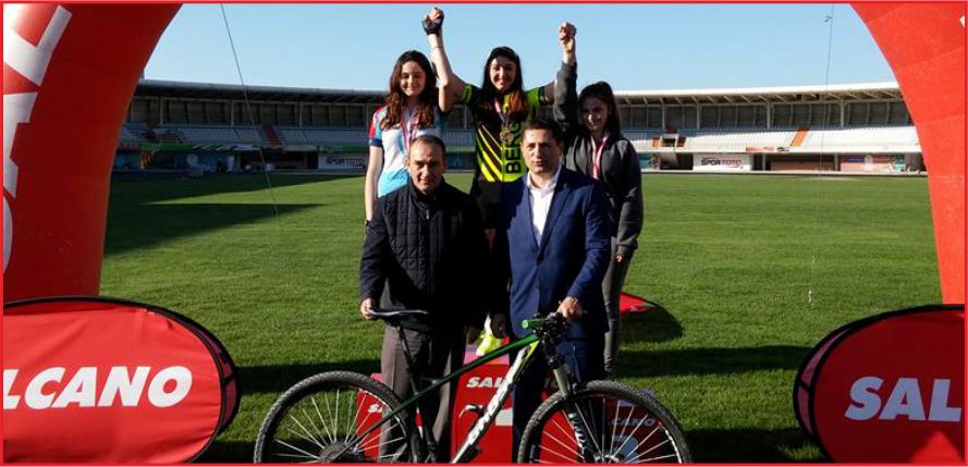 TRABZON’DA KÜRSÜNÜN ADI AYBİKE ÜNLÜ