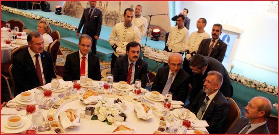 VALİ TAPSIZ GELENEKSEL KONYALILAR İFTAR BULUŞMALARINA KATILDI