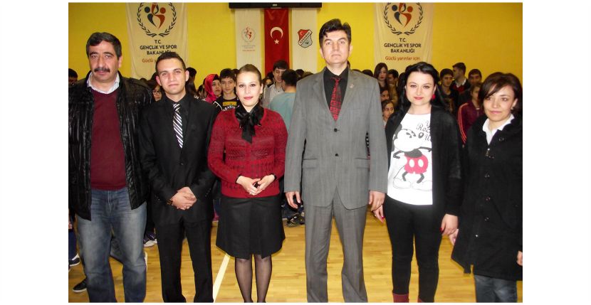 GENÇ KURSİYERLERE SERTİFİKALARI DAĞITILDI