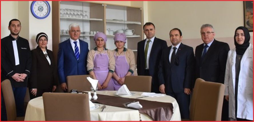 VALİ’DEN OKUL ZİYARETLERİ