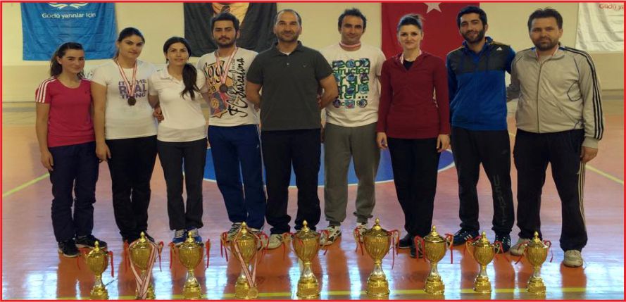 BADMİNTON’DA KAZANAN DOSTLUK OLDU