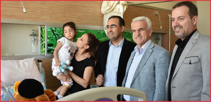 23 NİSAN'I HASTANEDE KUTLADILAR