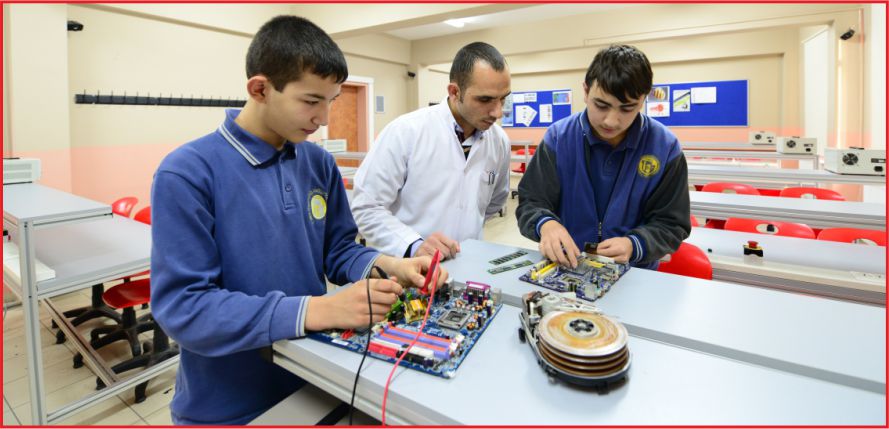 HEDEF, HER İKİ ÖĞRENCİDEN BİRİNE MESLEKÎ EĞİTİM